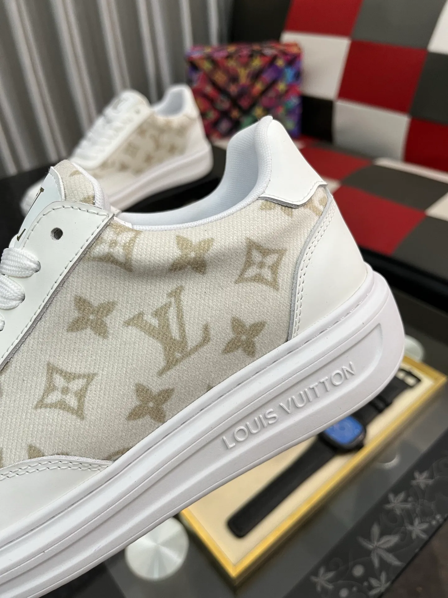 Men's shoes 💰540⌚️⌚️ Louis vuitton/LV Louis Vuitton 》Original quality.~ Unique modern style sneakers. 🏃A must-have casual shoe for trendy men😍😍 Original brand imported from Italy, imported original leather, sheep lining (refuses to discolor and grind feet) Sole: Original sole provided by the original factory, French lazy style design ⚠️Fit to the feet, original quality, super comfortable original sole. Code number: 38-445️⃣Colors available